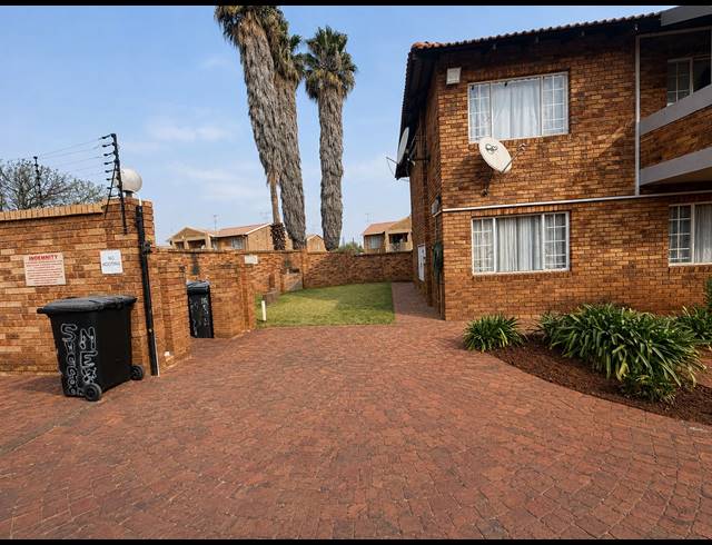 2 BEDROOM SECTIONAL TITLE FOR SALE IN KENLEAF